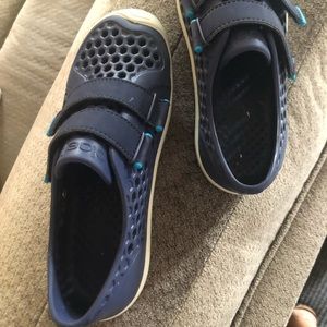Plae boys water or play shoes. Velcro top